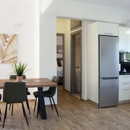 Apartment Thalia Chanla *