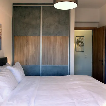 Thalia Chanla * Hanya