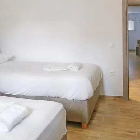 Thalia Chanla Apartment *