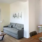 Thalia Chanla Apartment *