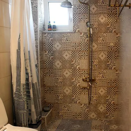 Thalia Chanla خانيا